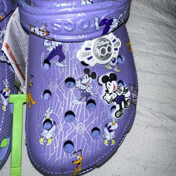 Disney 100th anniversary crocs brand new size 8 - Picture 3 of 3